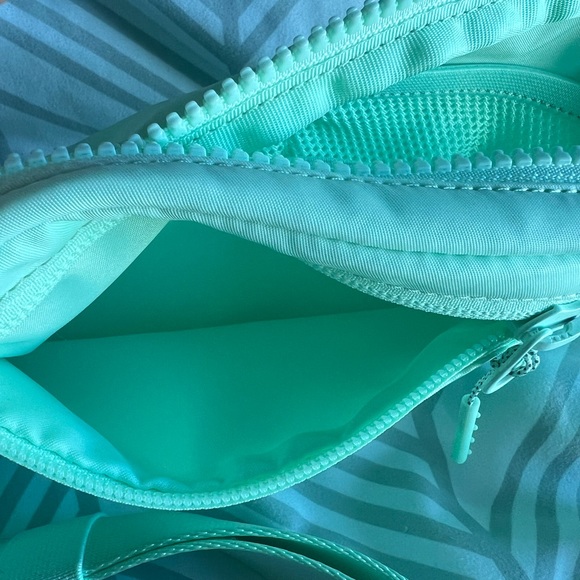 EUC Lululemon belt bag - Picture 5 of 6